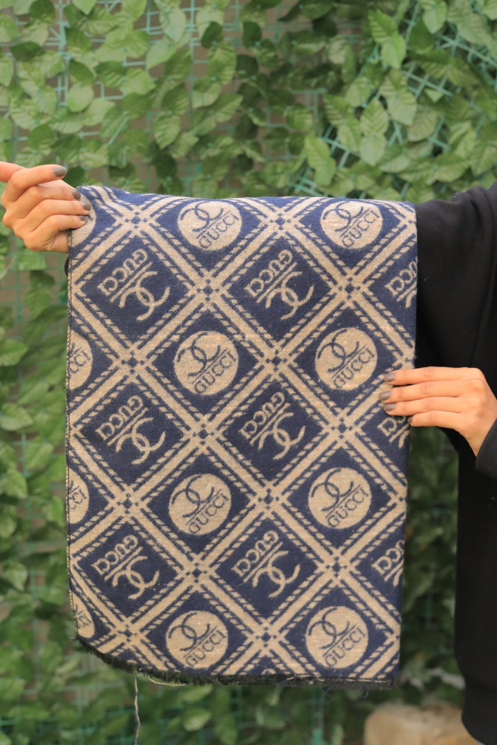 سكارف ستايل Gucci - الصورة 2