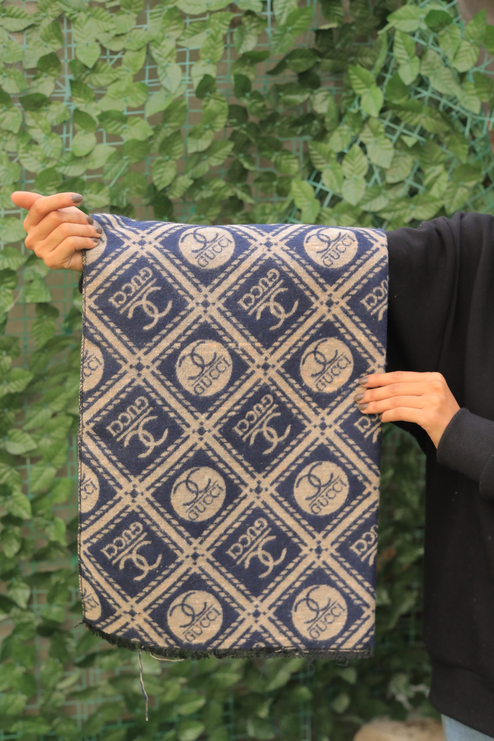 سكارف ستايل Gucci